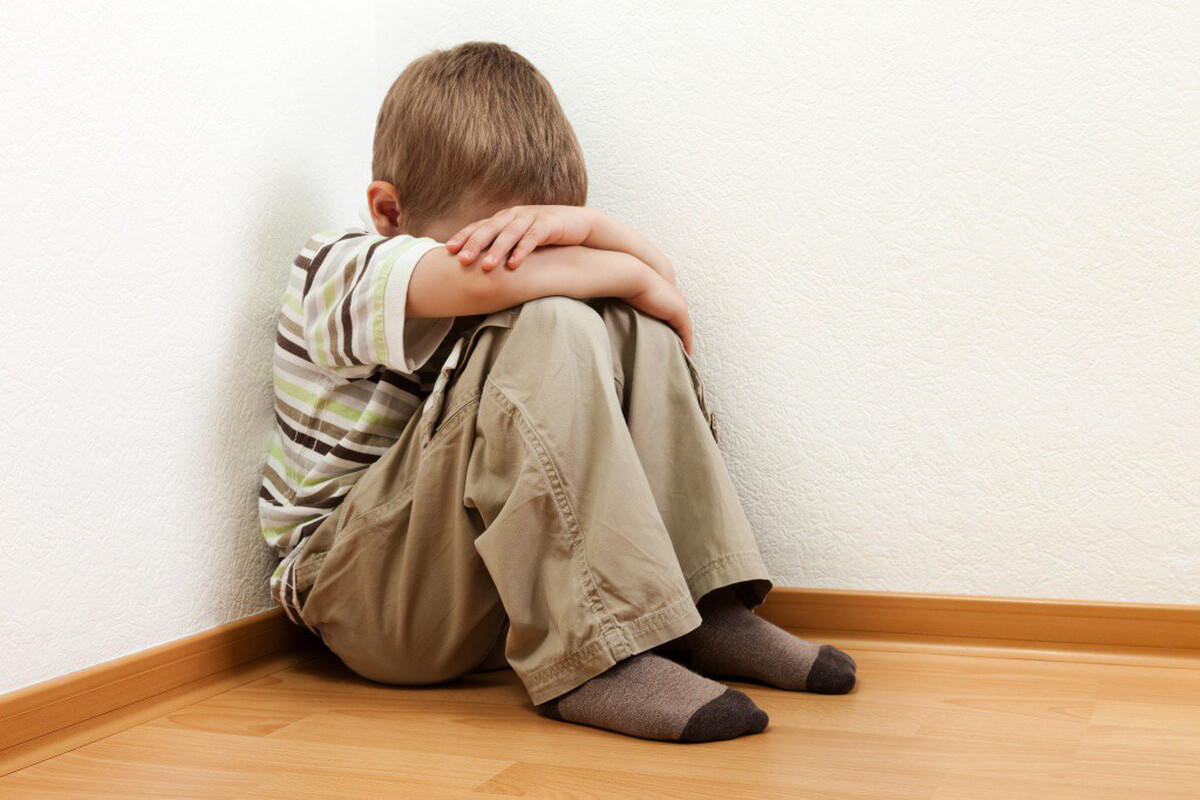 Nguyên nhân trẻ tự kỷ và các dấu hiệu cho thấy trẻ tự kỷ