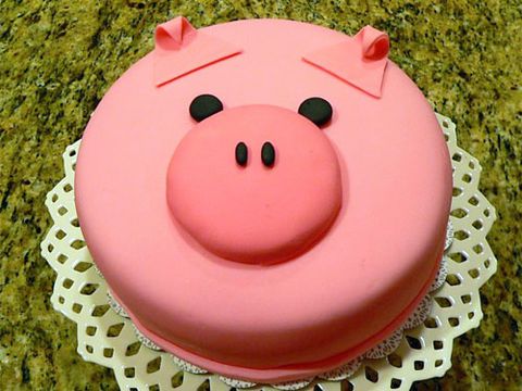 Ảnh bánh sinh nhật heo con đang buồn dành tặng cho ai có nhiều tâm sự