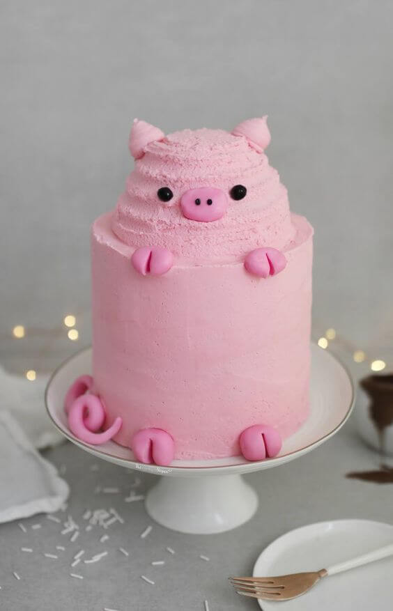 Hình ảnh con heo màu hồng dễ thương trong chiếc bánh sinh nhật