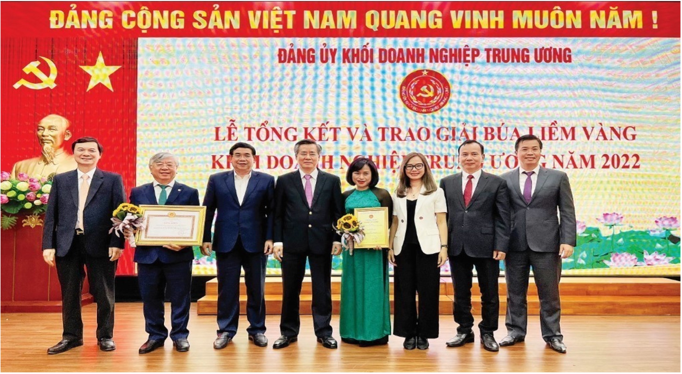 Đảng bộ BIDV nhận giải thưởng tại Lễ tổng kết và trao giải Búa liềm vàng năm 2022 do Đảng ủy Khối Doanh nghiệp Trung ương tổ chức (Ngày 25/4/2023)